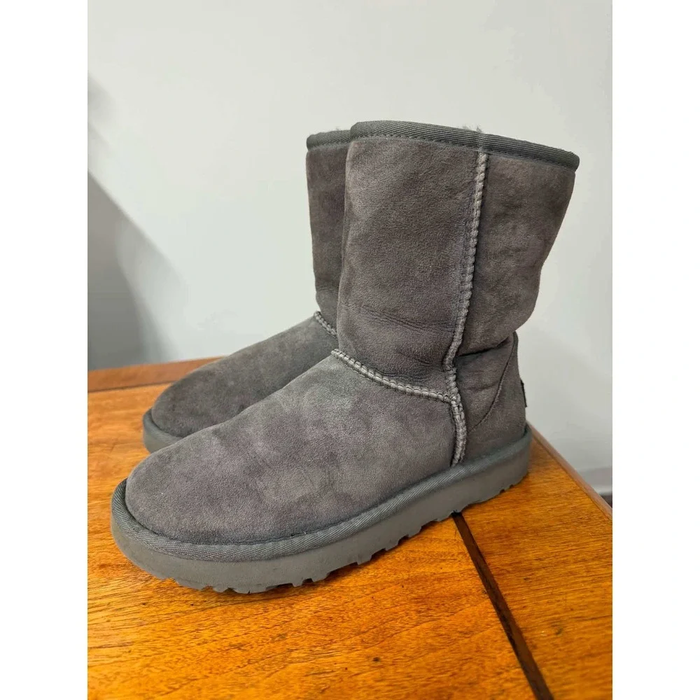 UGG Classic Short II Grey Suede Sheepskin Boots 1016223 Womens Size 6